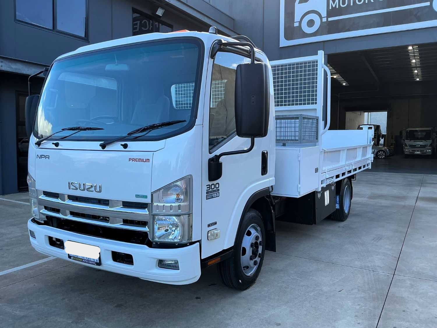 2012 ISUZU NPR300