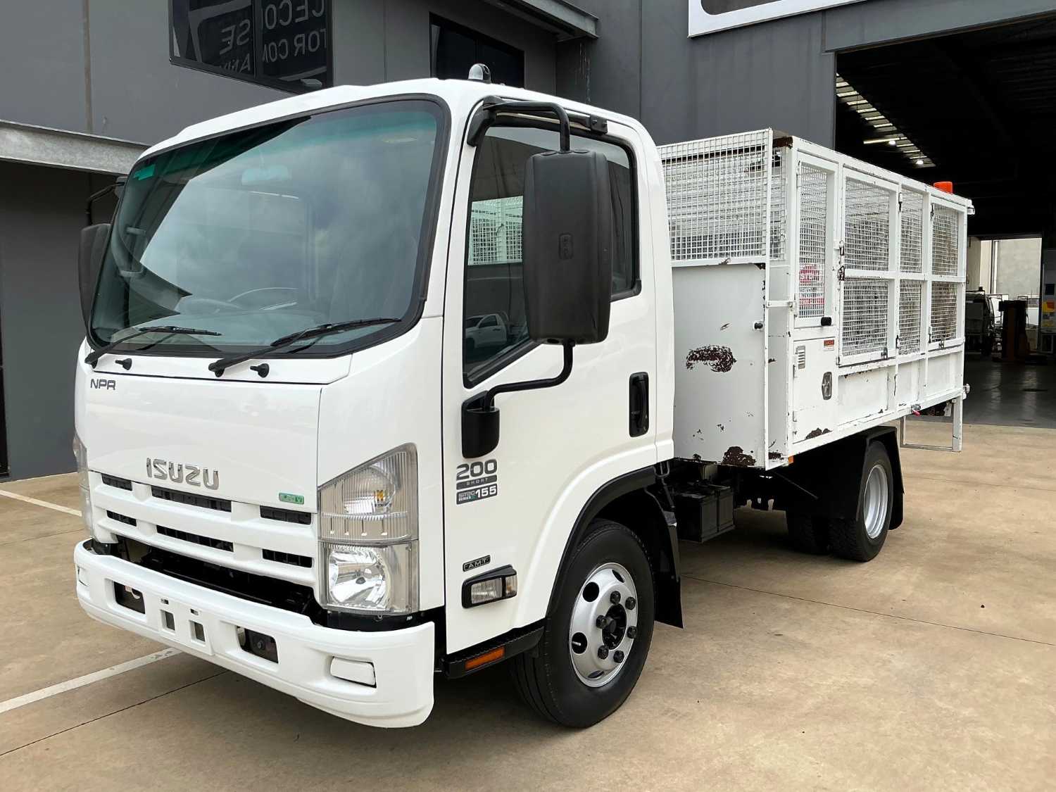 2014 ISUZU NPR200 TIPPER