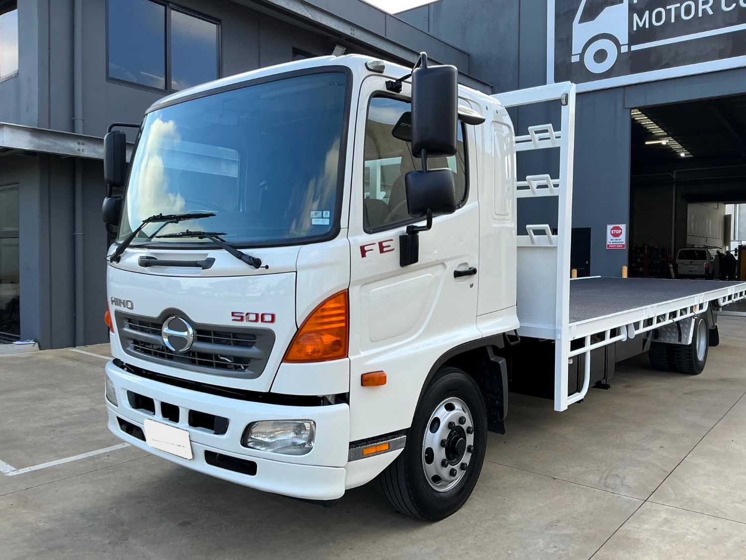 2016 HINO 500 TRAY