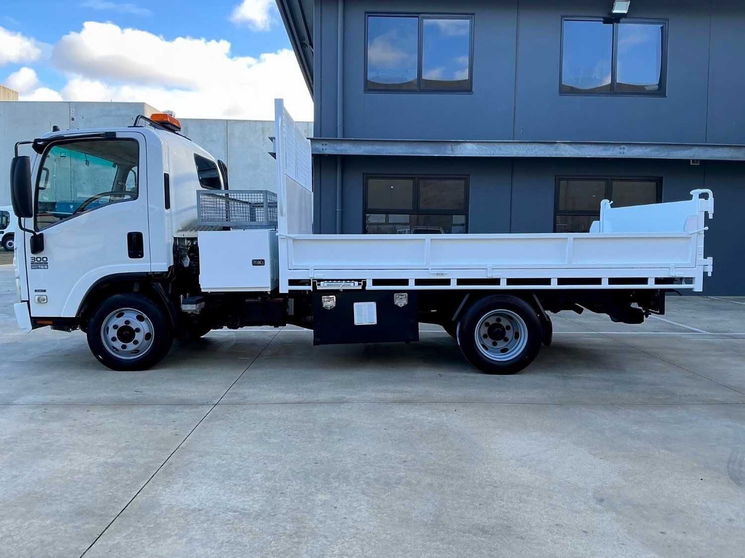 2012 ISUZU NPR300