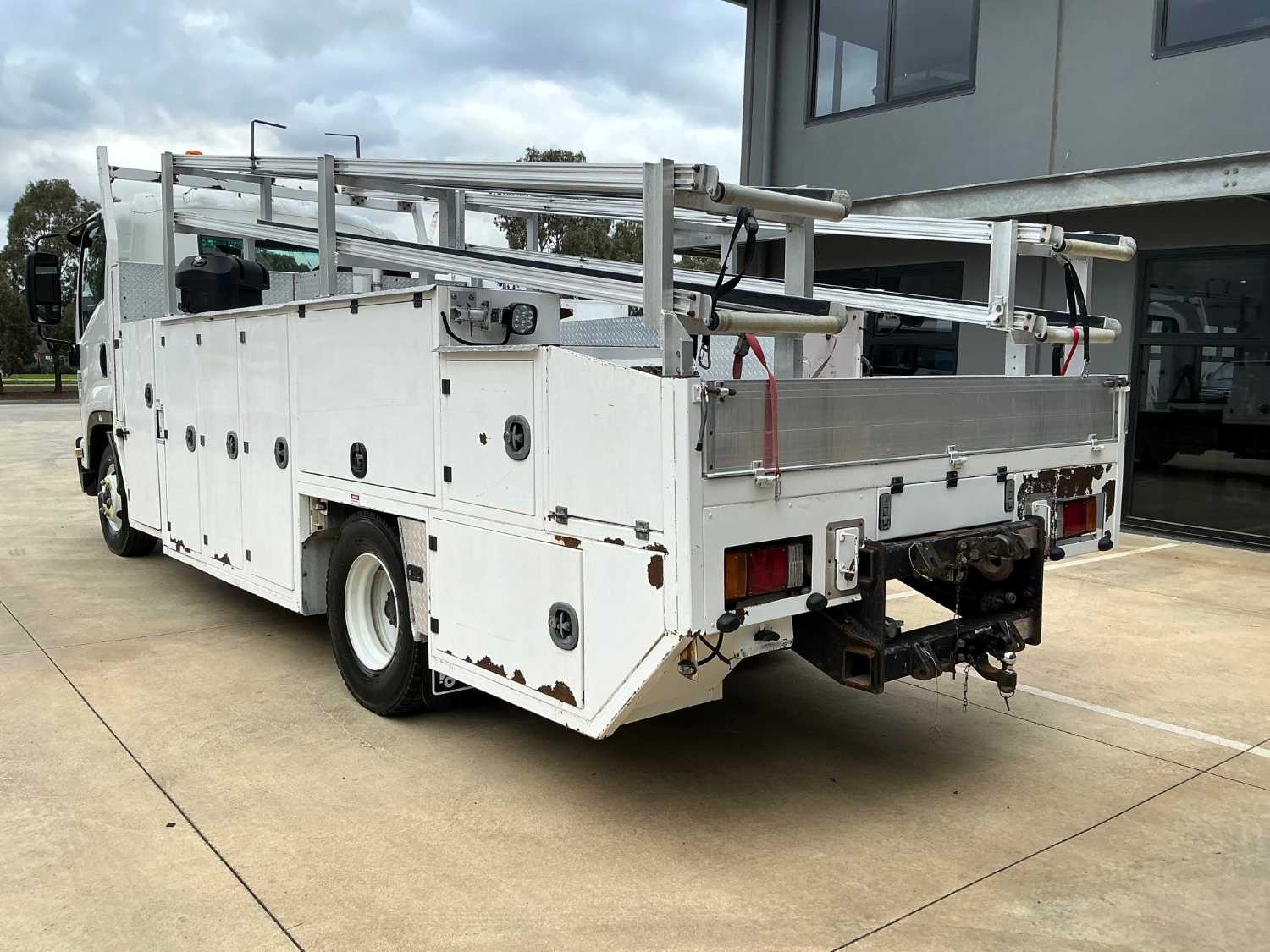 2011 ISUZU FRR500 SERVICE BODY
