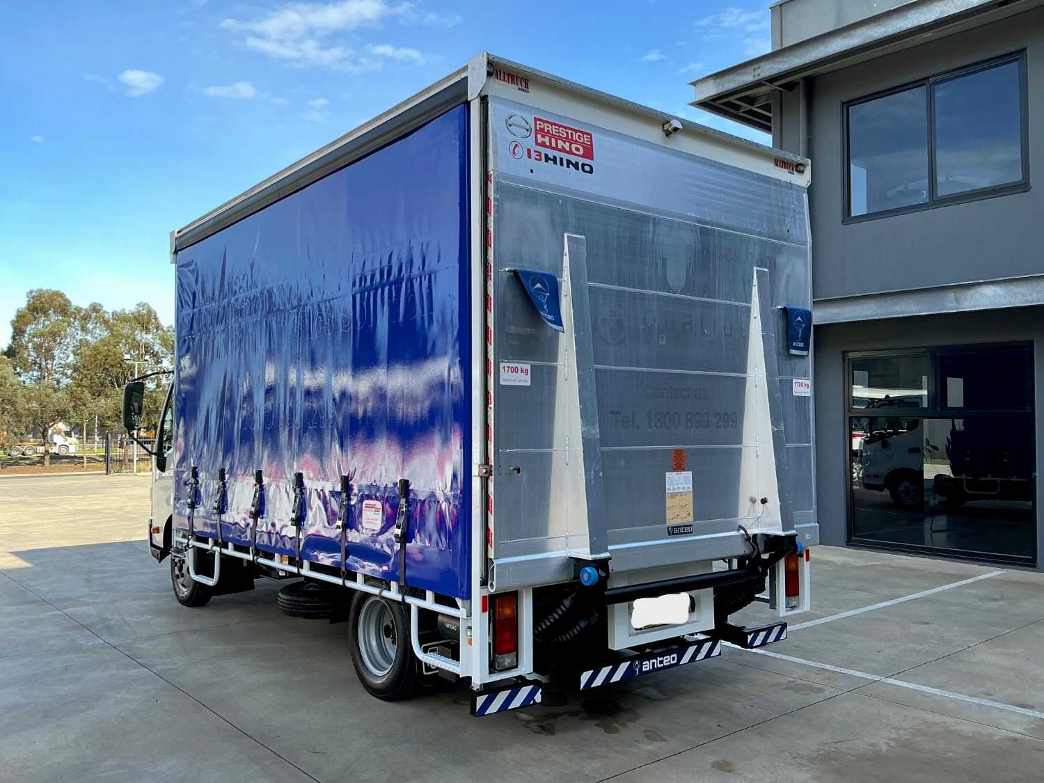 2017 HINO 300 CURTAINSIDER
