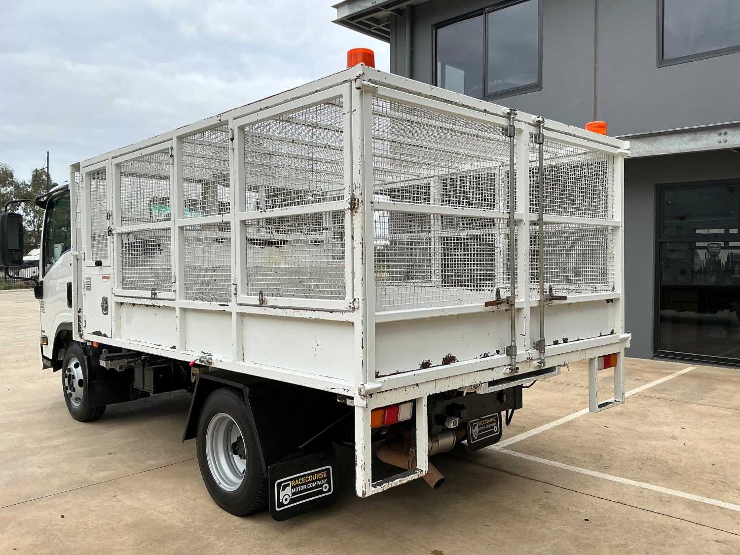 2014 ISUZU NPR200 TIPPER