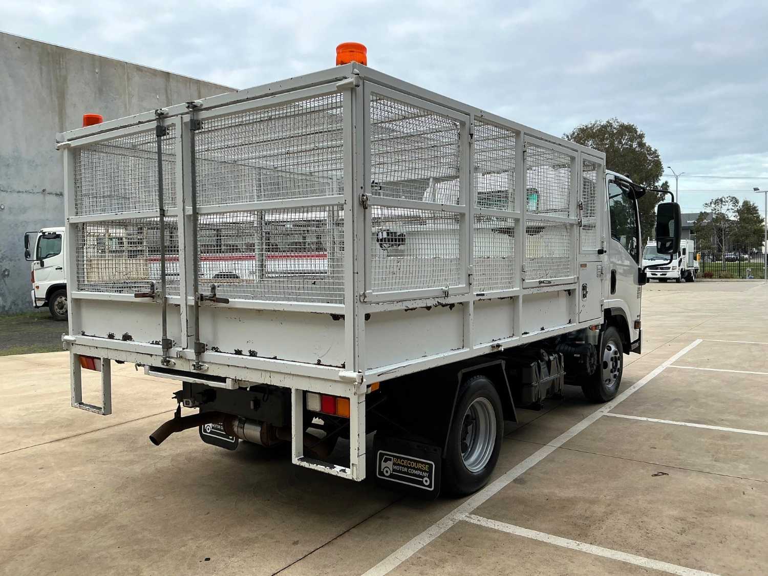 2014 ISUZU NPR200 TIPPER