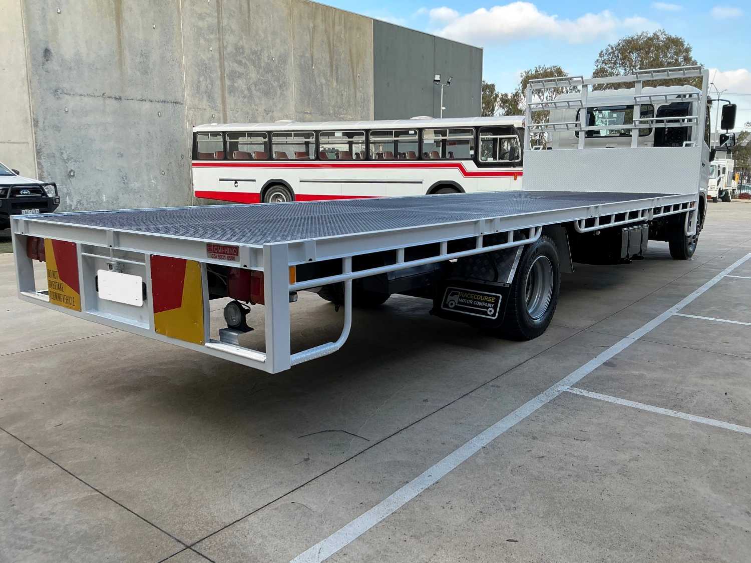 2016 HINO 500 TRAY