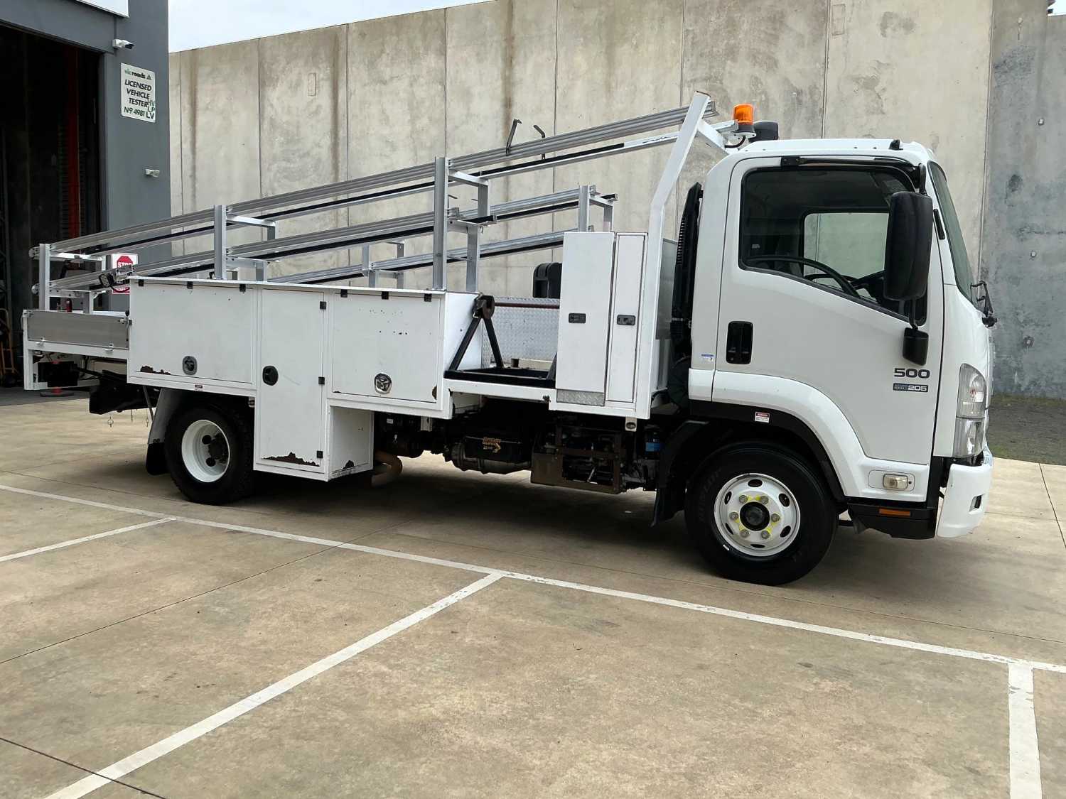 2011 ISUZU FRR500 SERVICE BODY
