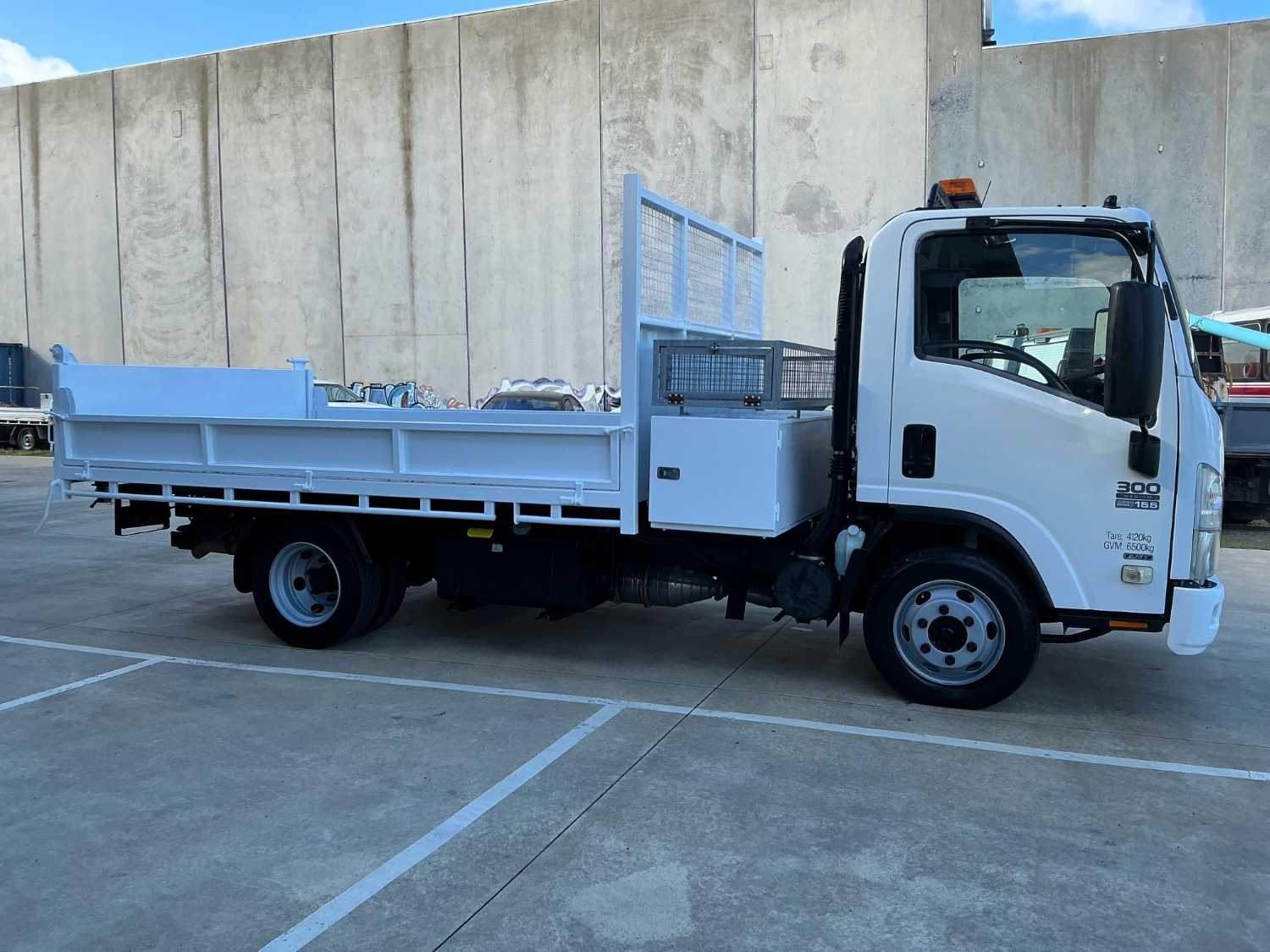 2012 ISUZU NPR300