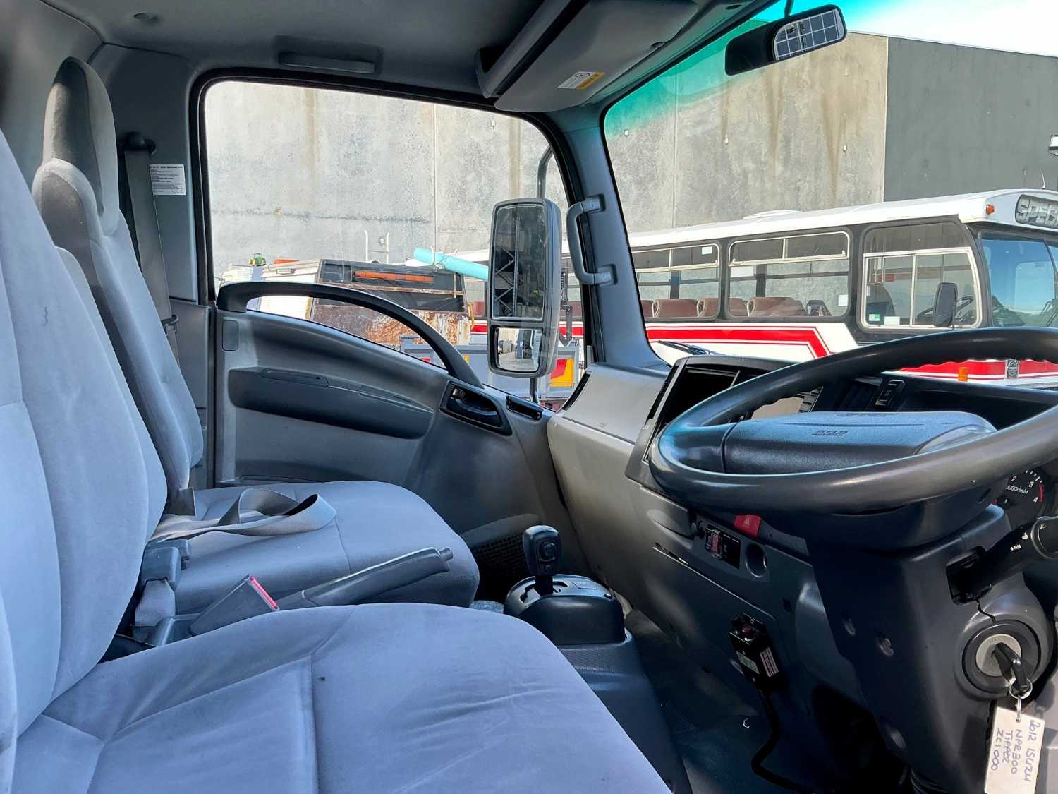 2012 ISUZU NPR300