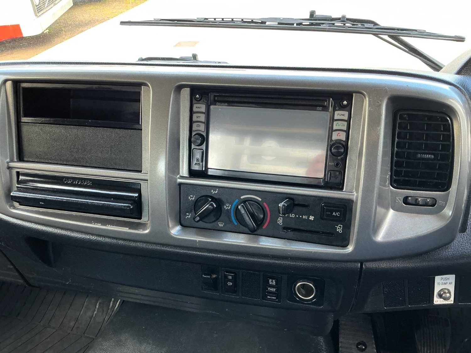 2016 HINO 500 TRAY