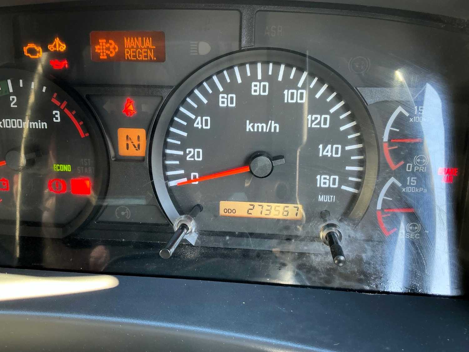 2011 ISUZU FRR600 TRAY