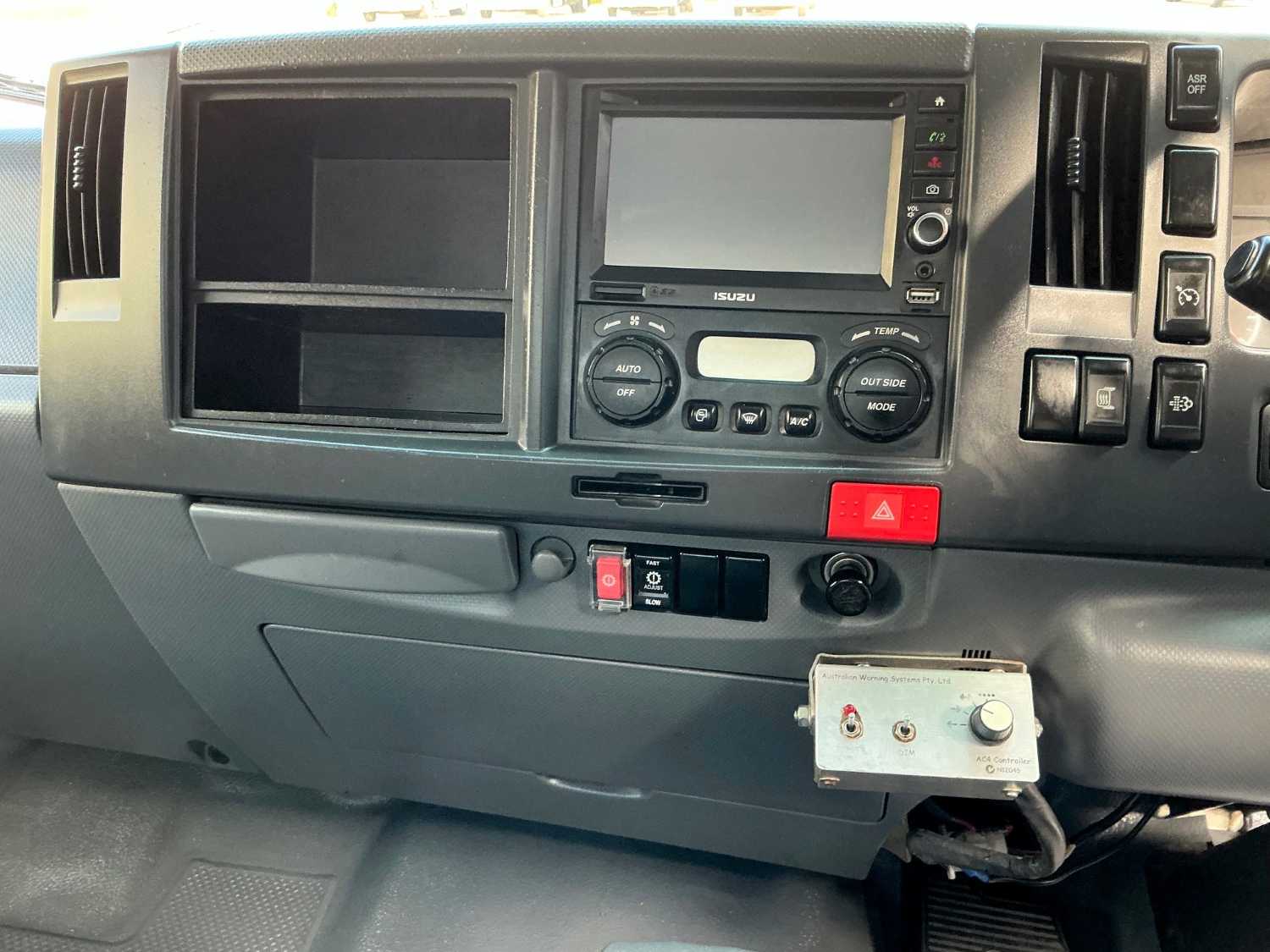 2014 ISUZU NPR400 SRERVICE BODY