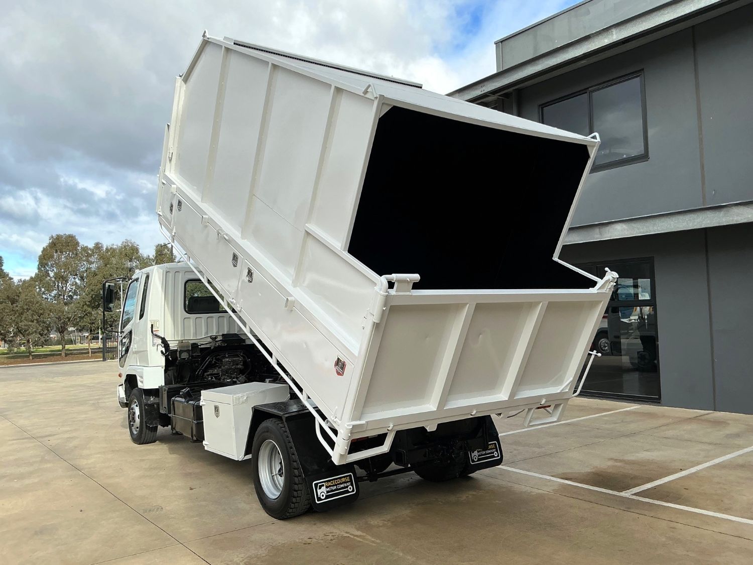 2008 MITSUBISHI FIGHTER CHIPPER TIPPER