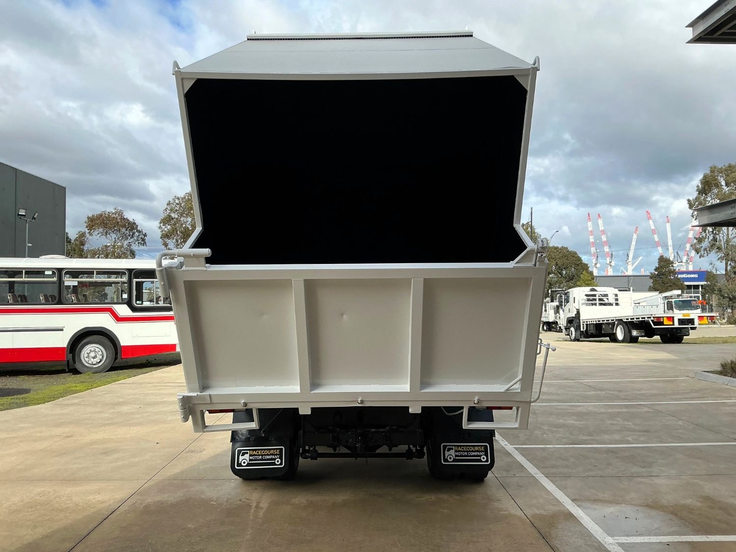 2008 MITSUBISHI FIGHTER CHIPPER TIPPER