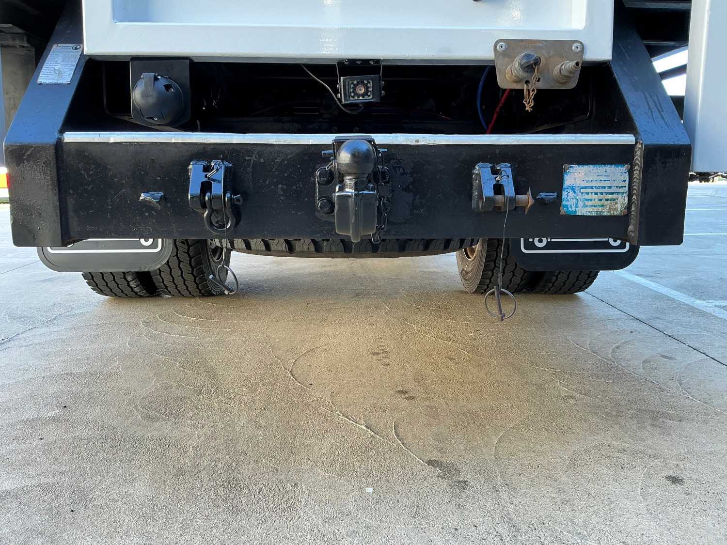2011 ISUZU FRR600 TRAY