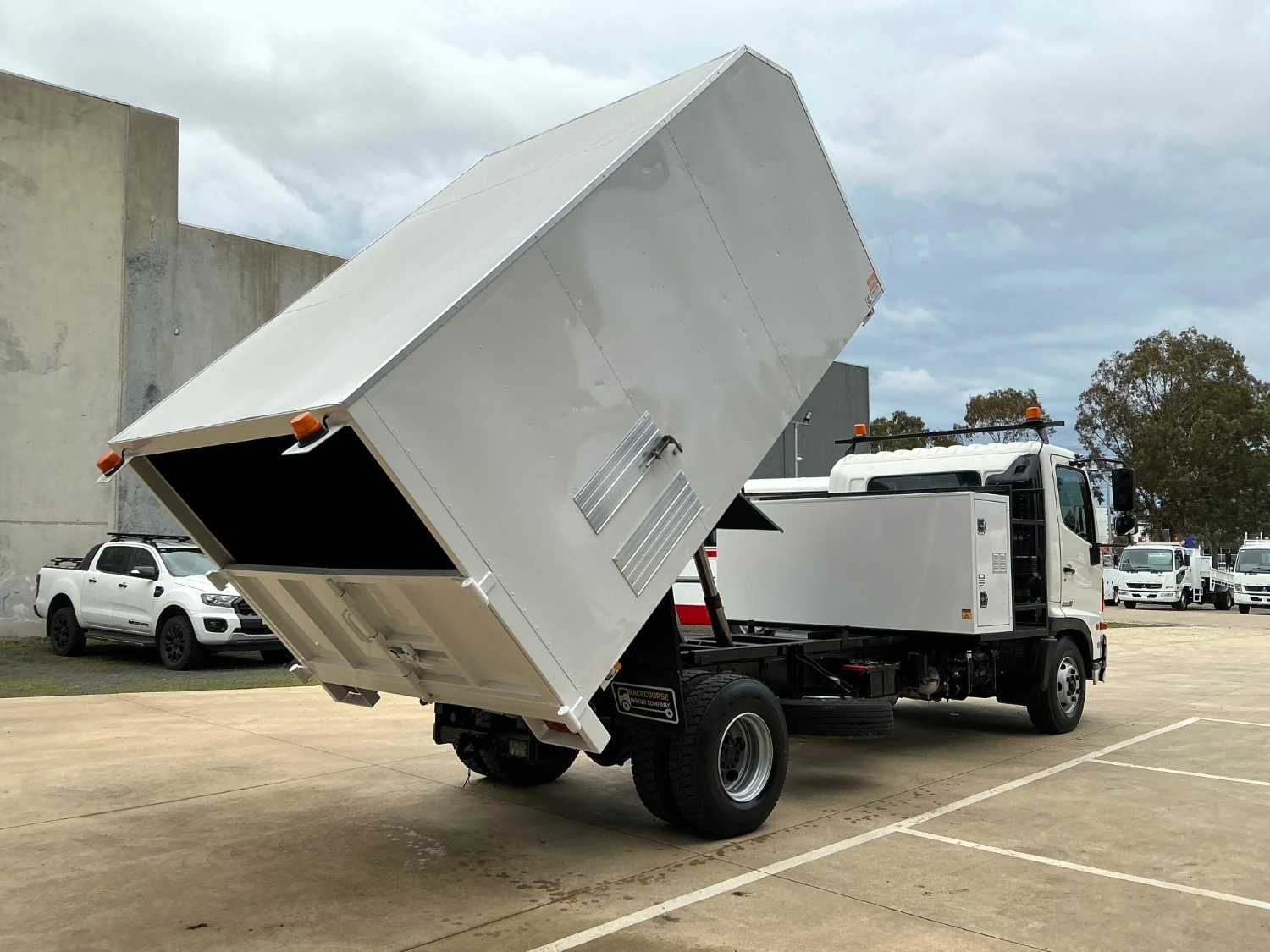 2013 HINO 500 CHIPPER TIPPER