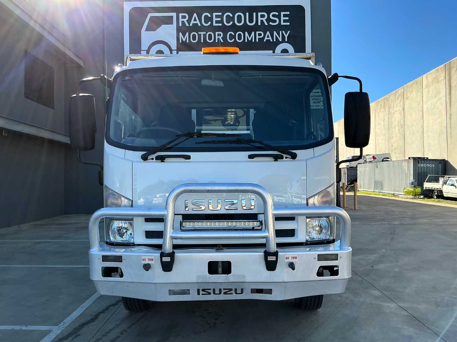 2011 ISUZU FRR600 TRAY