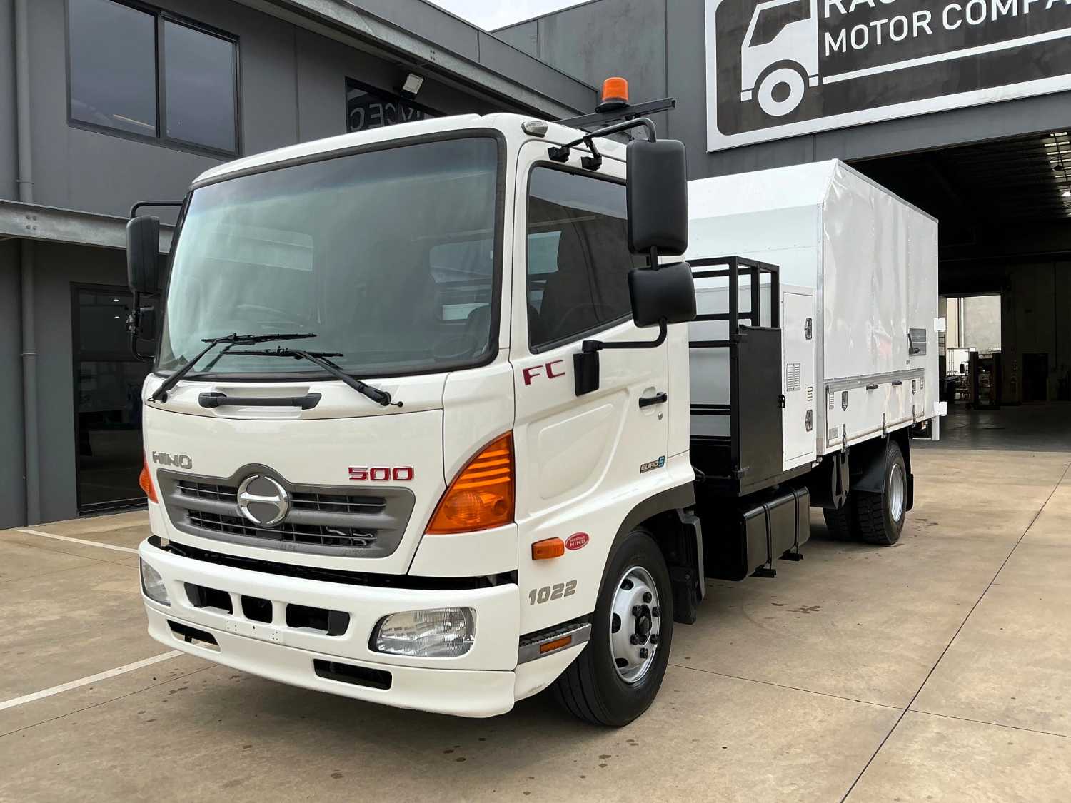 2013 HINO 500 CHIPPER TIPPER