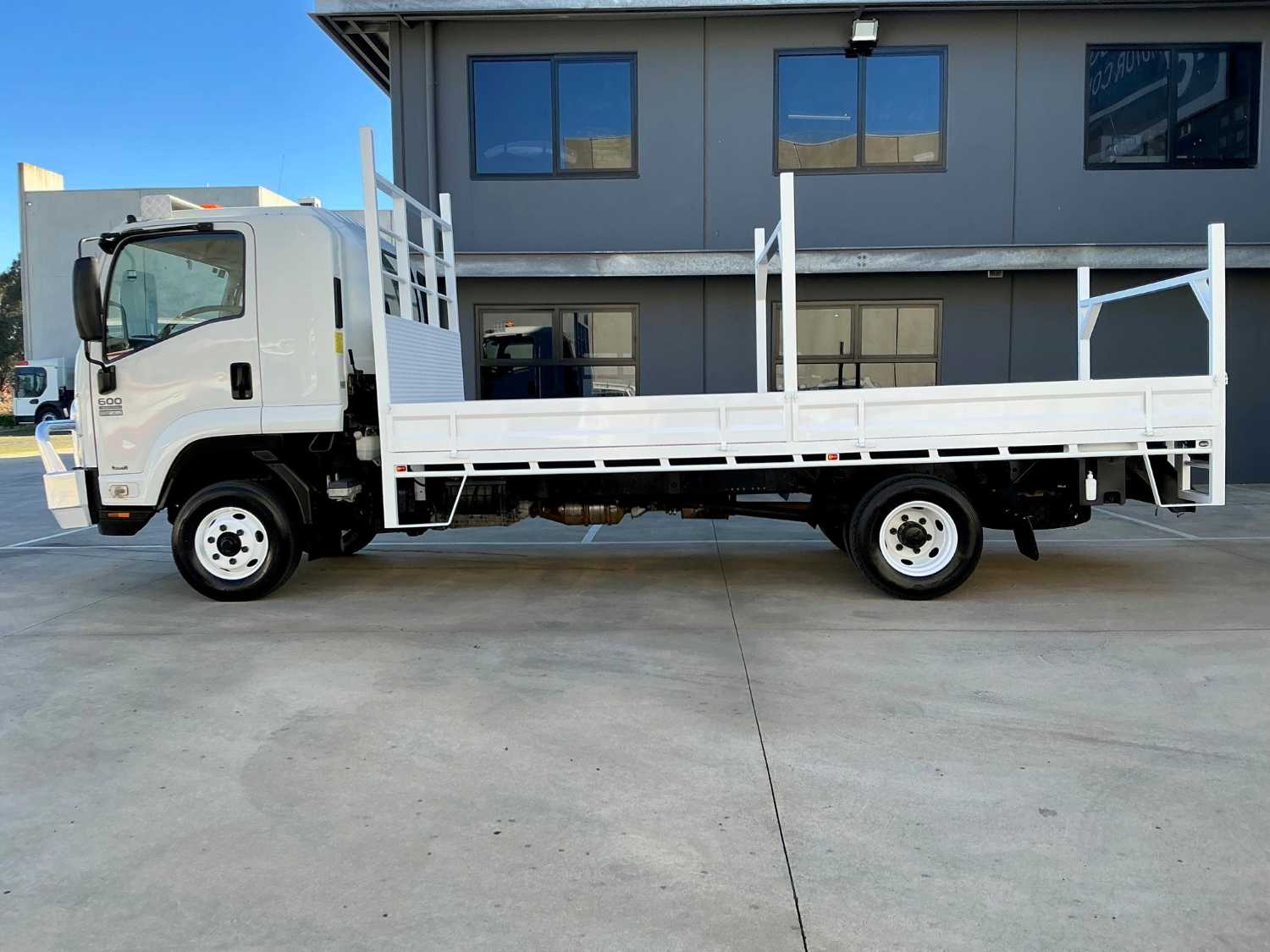 2011 ISUZU FRR600 TRAY