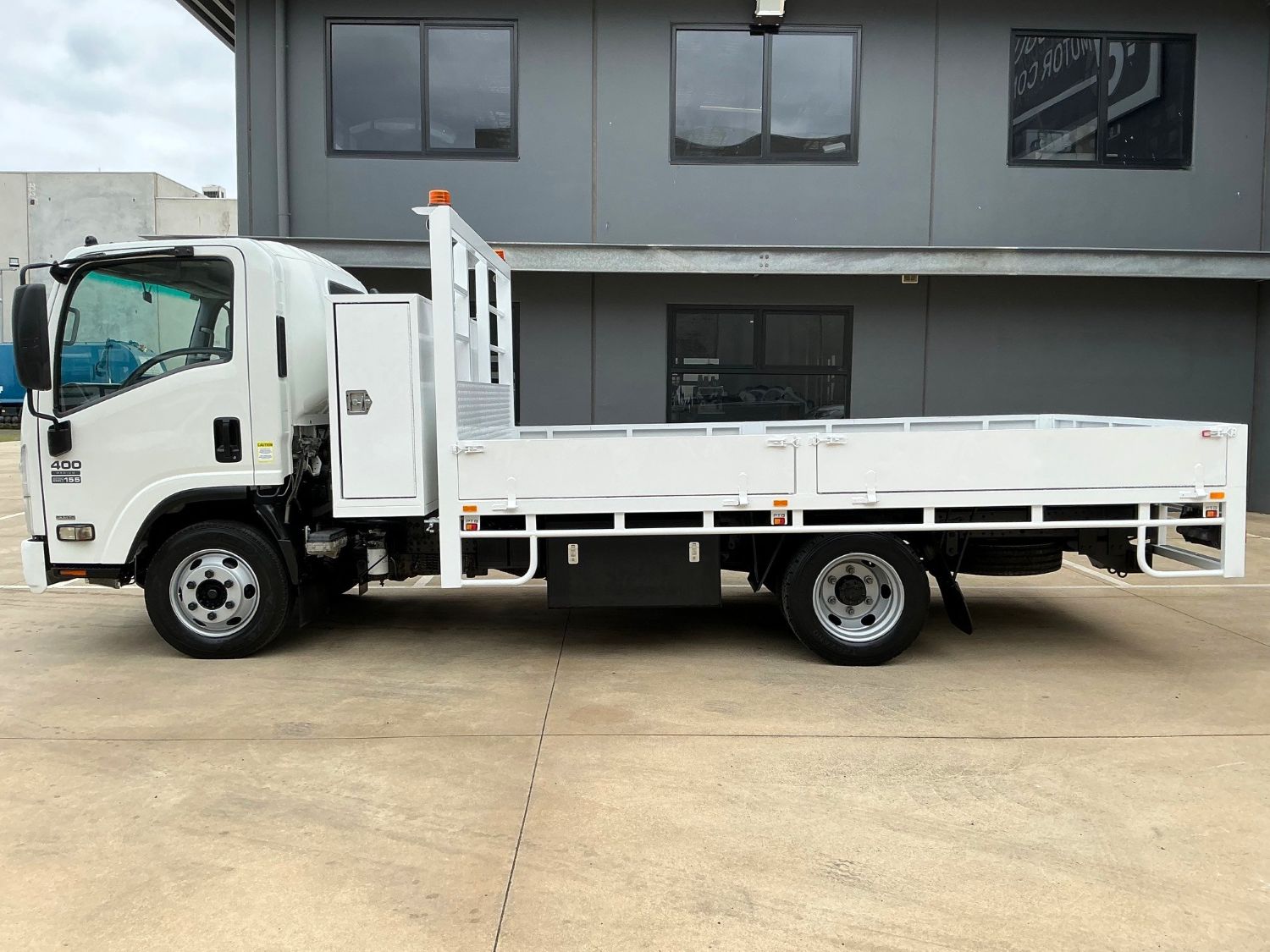 2014 ISUZU NPR400 TRAY