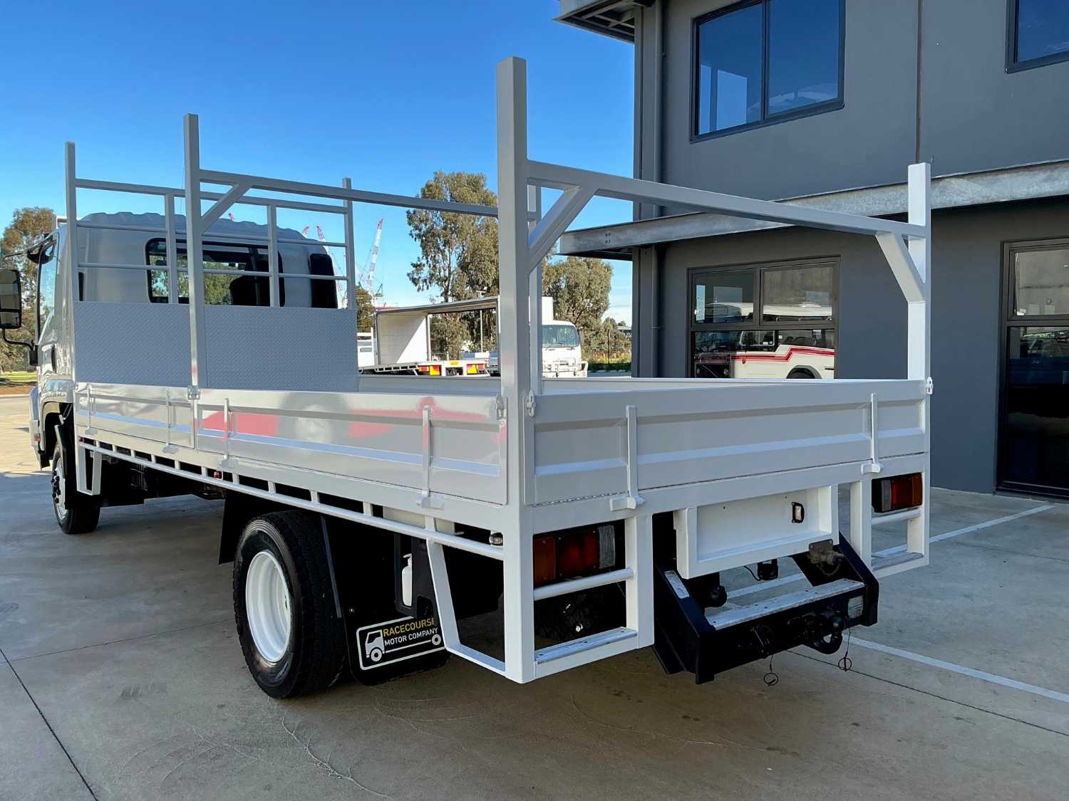 2011 ISUZU FRR600 TRAY