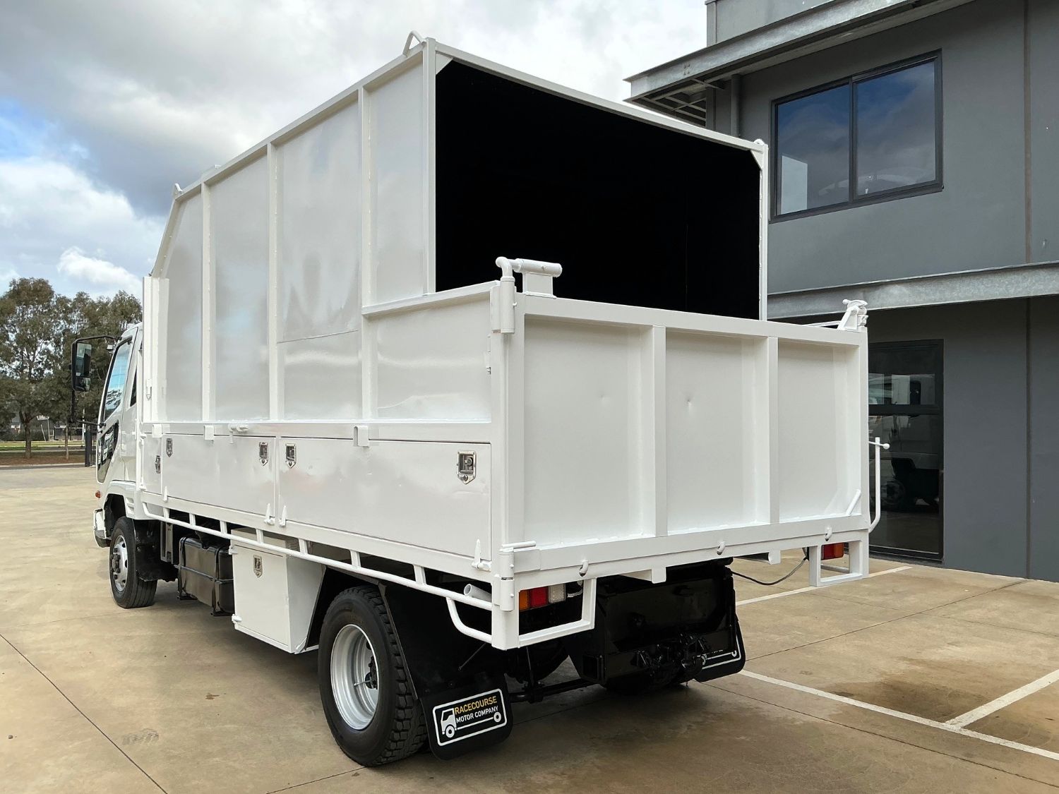 2008 MITSUBISHI FIGHTER CHIPPER TIPPER