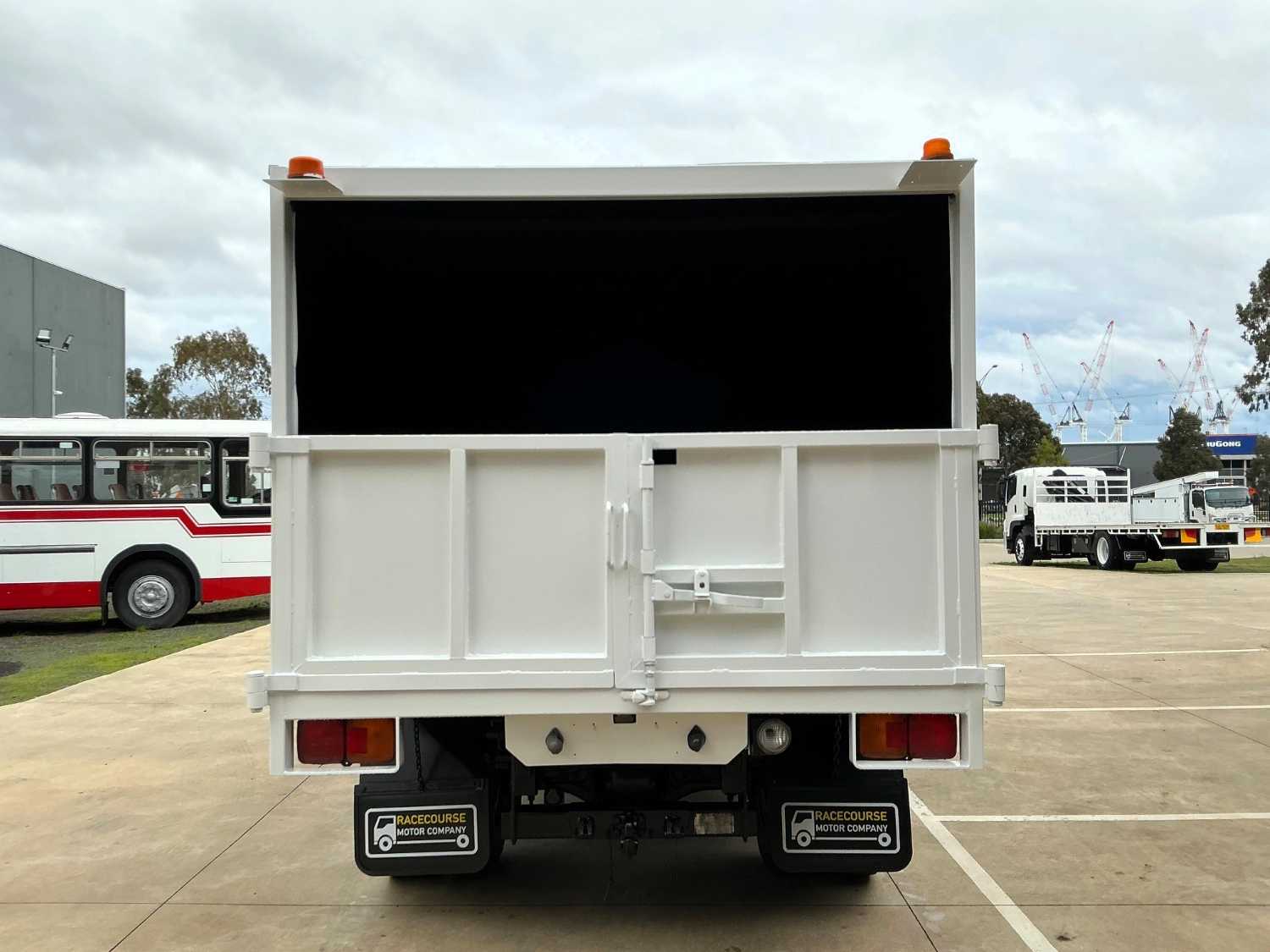 2013 HINO 500 CHIPPER TIPPER