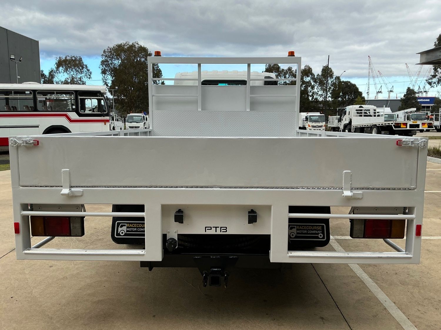 2014 ISUZU NPR400 TRAY