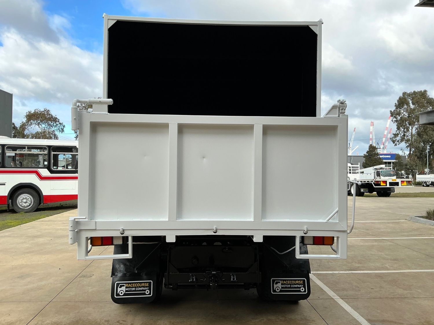 2008 MITSUBISHI FIGHTER CHIPPER TIPPER