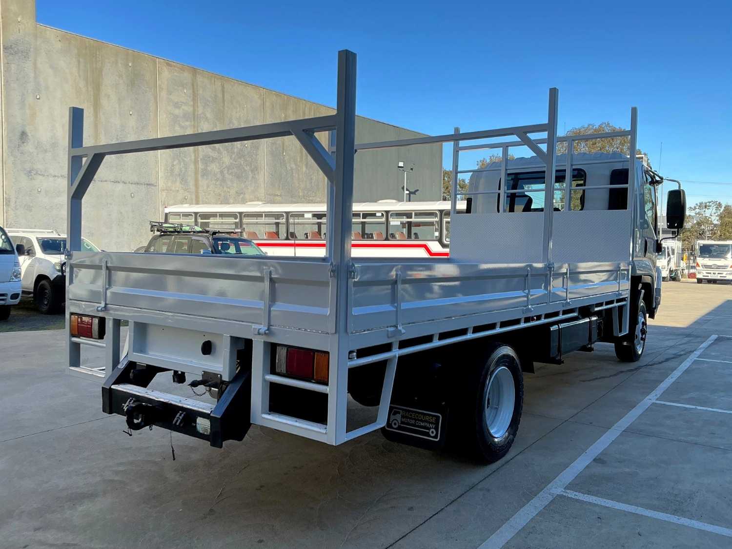 2011 ISUZU FRR600 TRAY