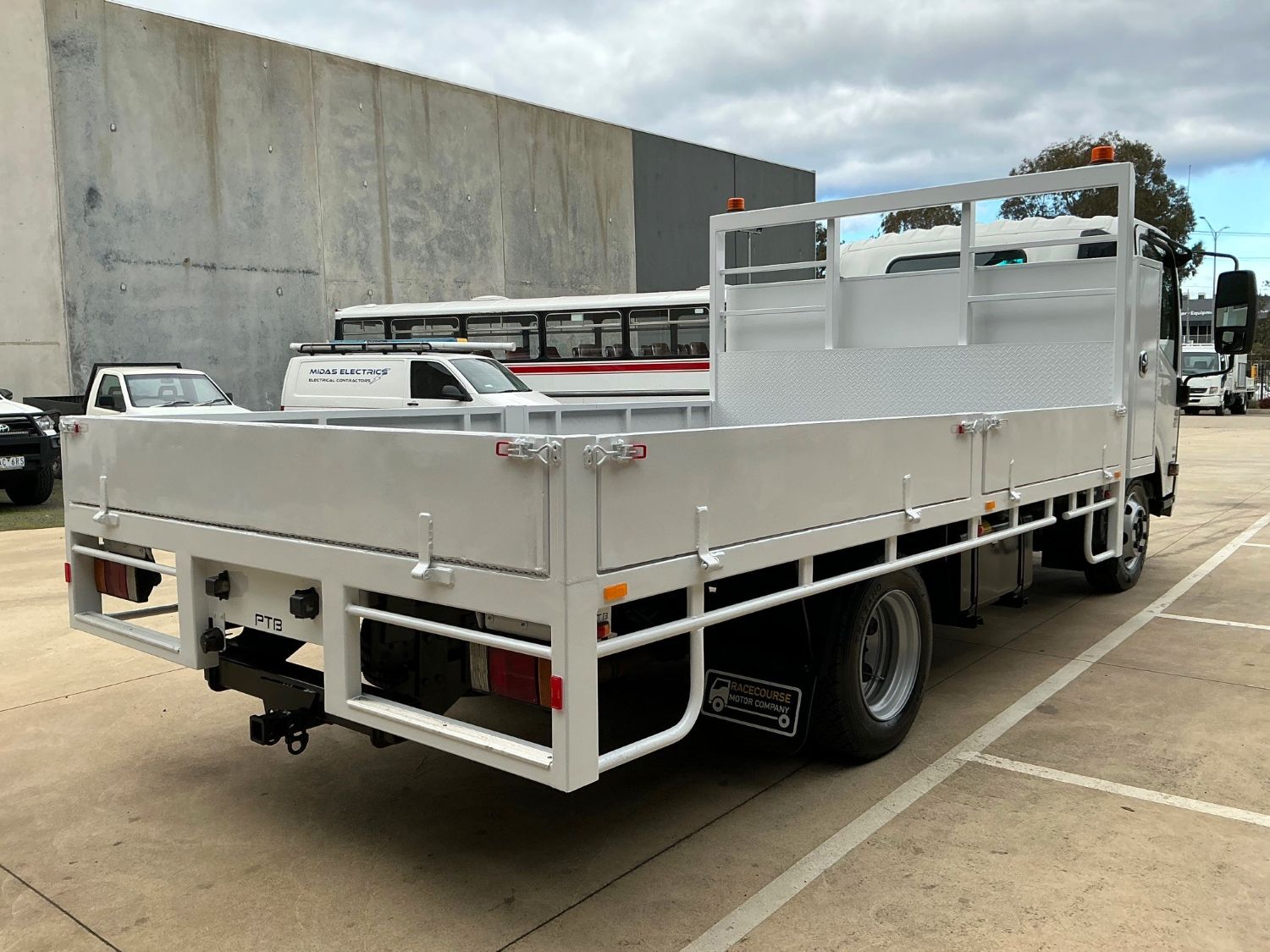 2014 ISUZU NPR400 TRAY