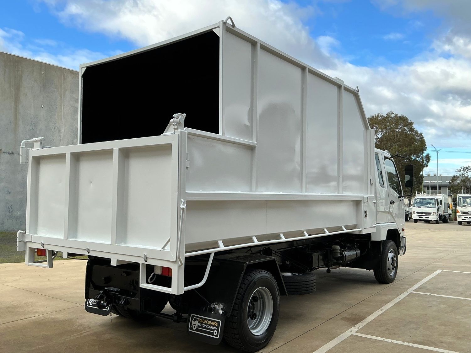 2008 MITSUBISHI FIGHTER CHIPPER TIPPER