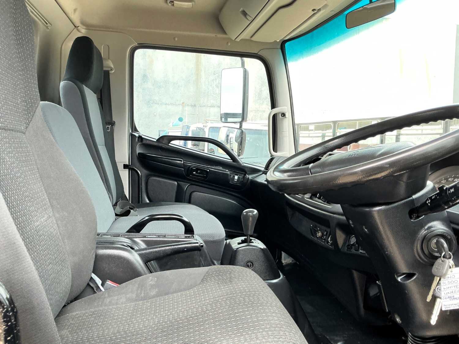 2013 HINO 500 CHIPPER TIPPER