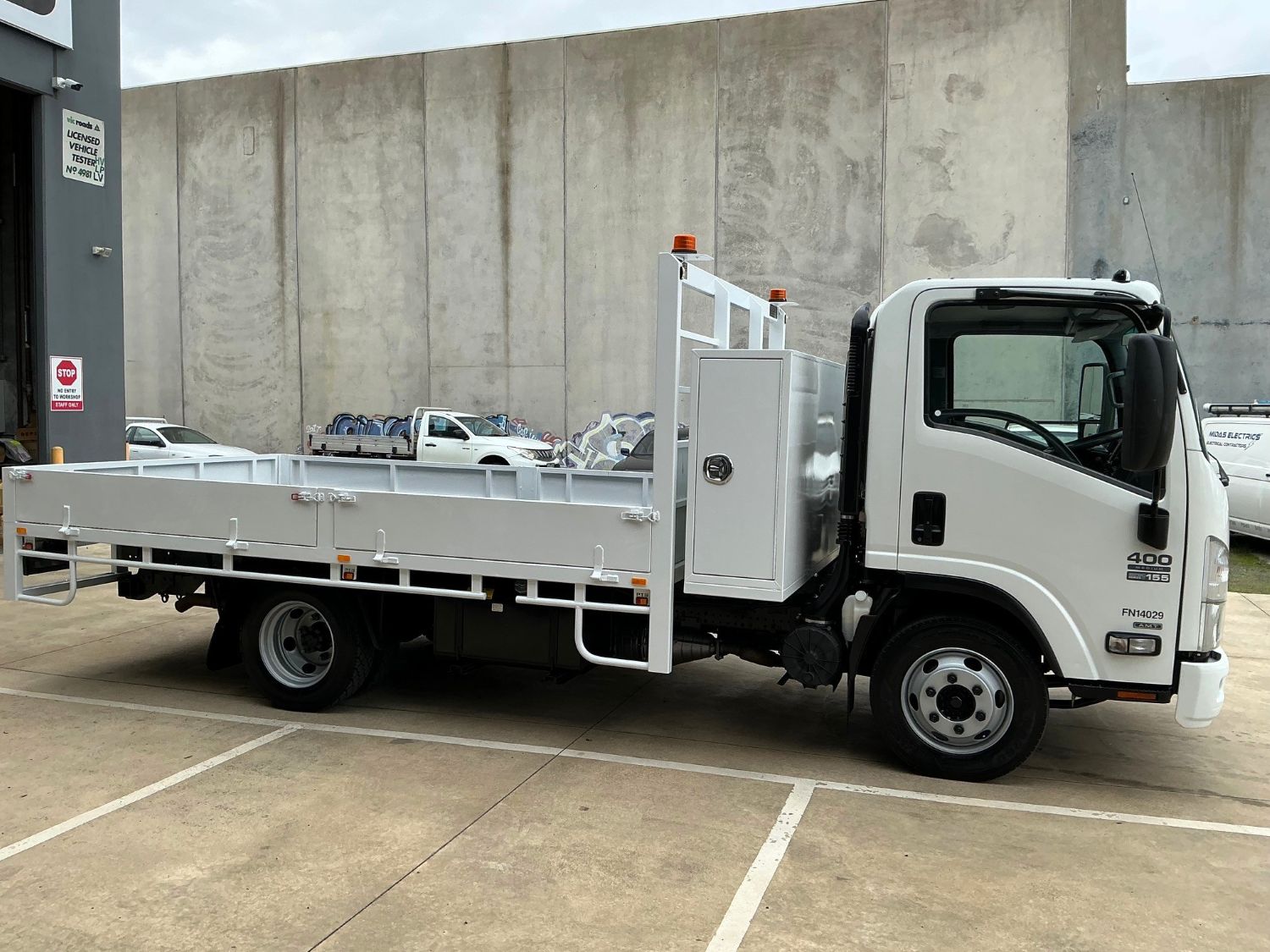 2014 ISUZU NPR400 TRAY