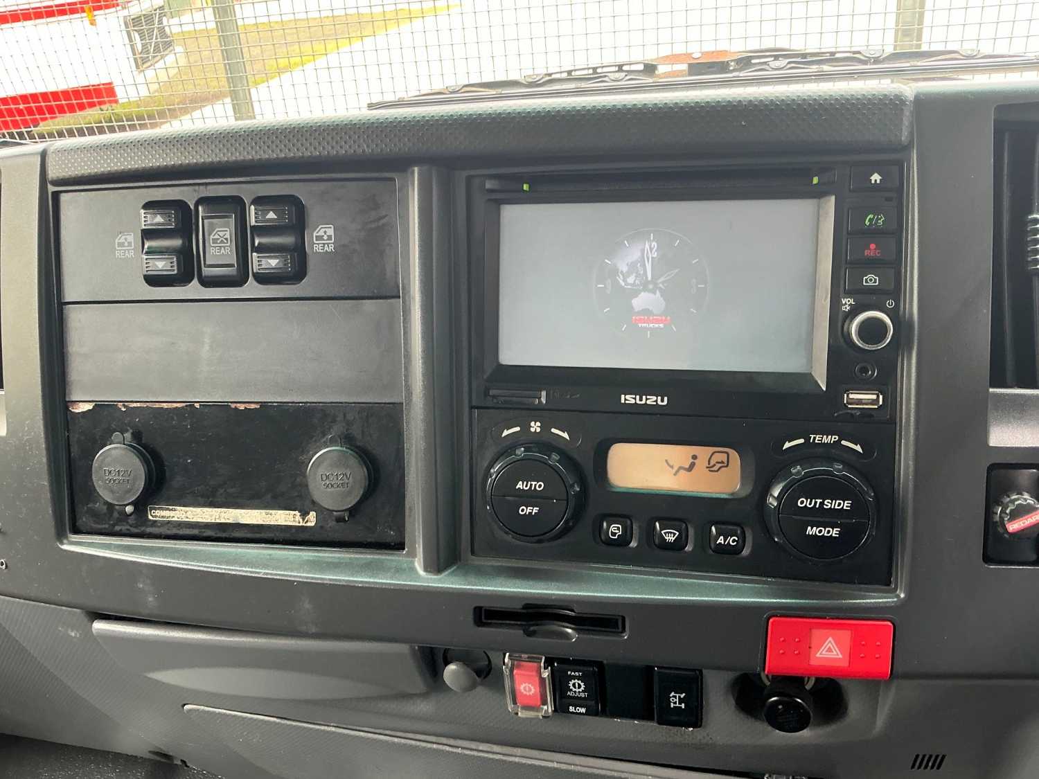2015 ISUZU NPR300 DUAL CAB TIPPER