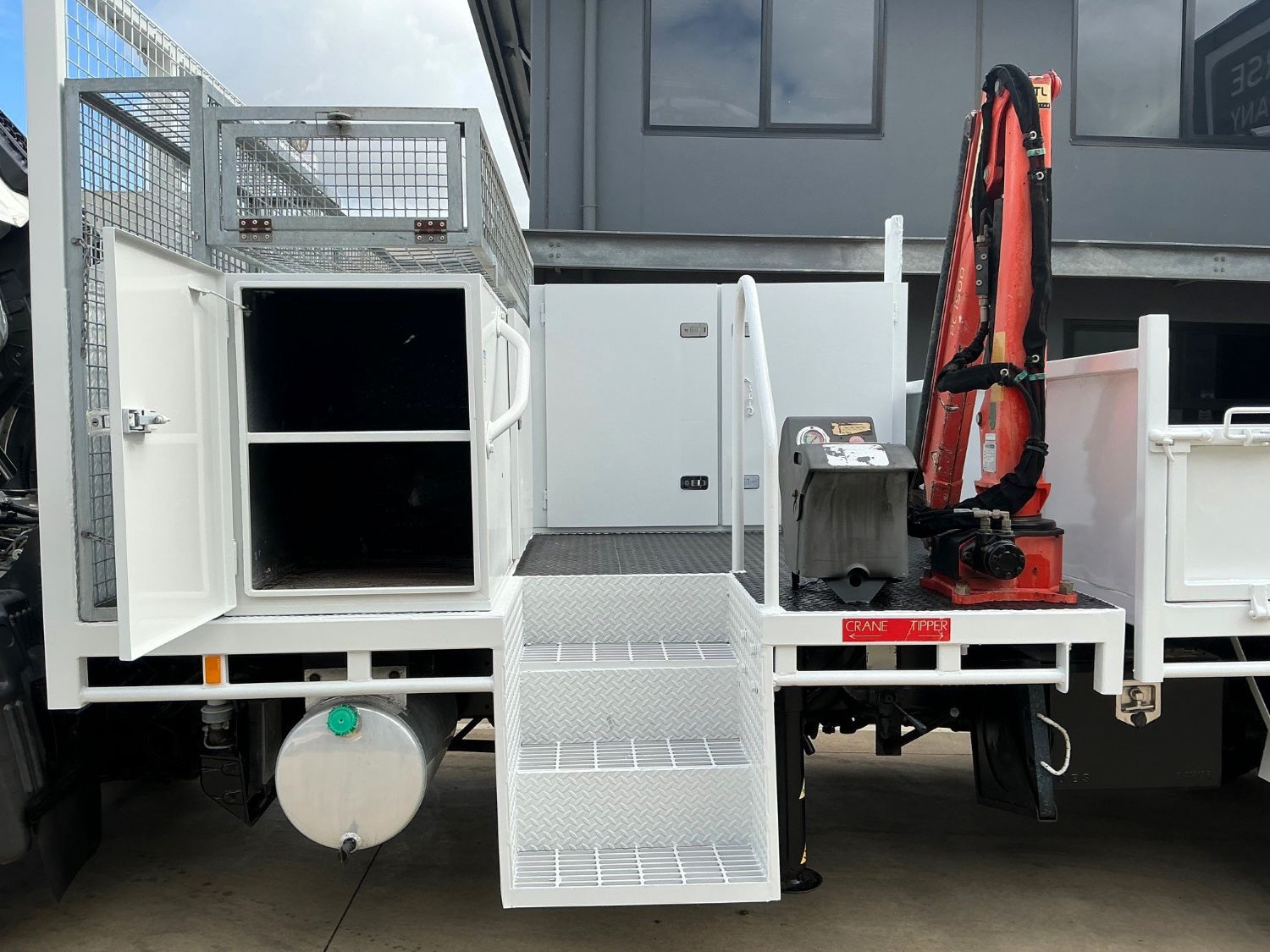 2014 Hino FC500 Service Body/Tipper