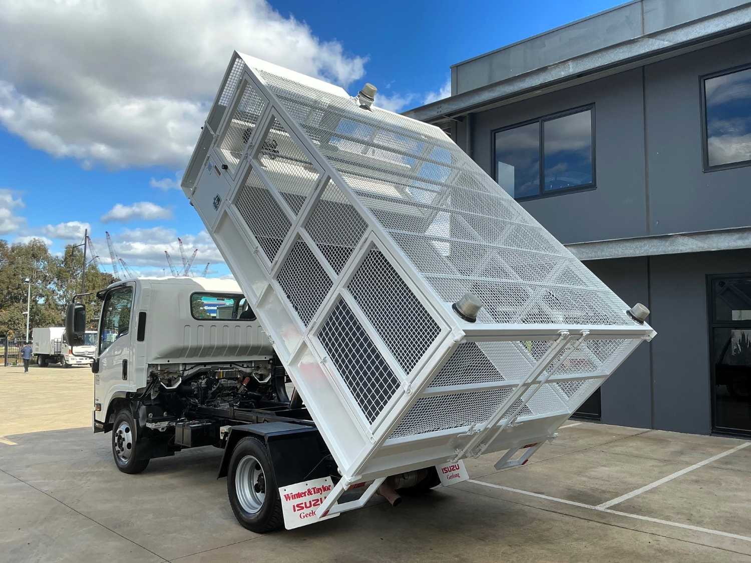 2014 Isuzu NPR275 Tipper image 15