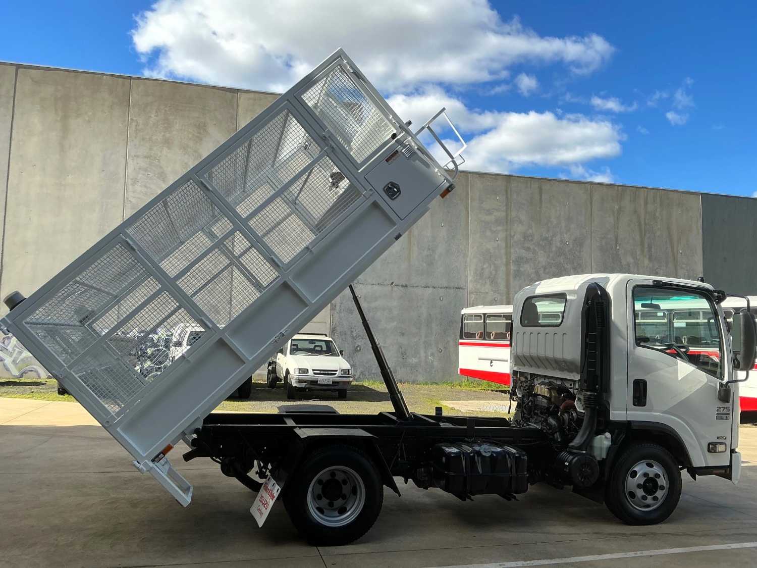 2014 Isuzu NPR275 Tipper image 14