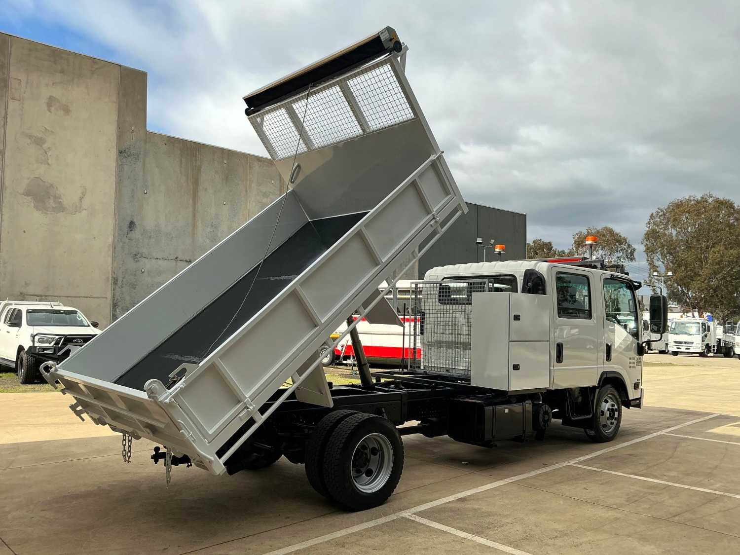 2015 ISUZU NPR300 DUAL CAB TIPPER