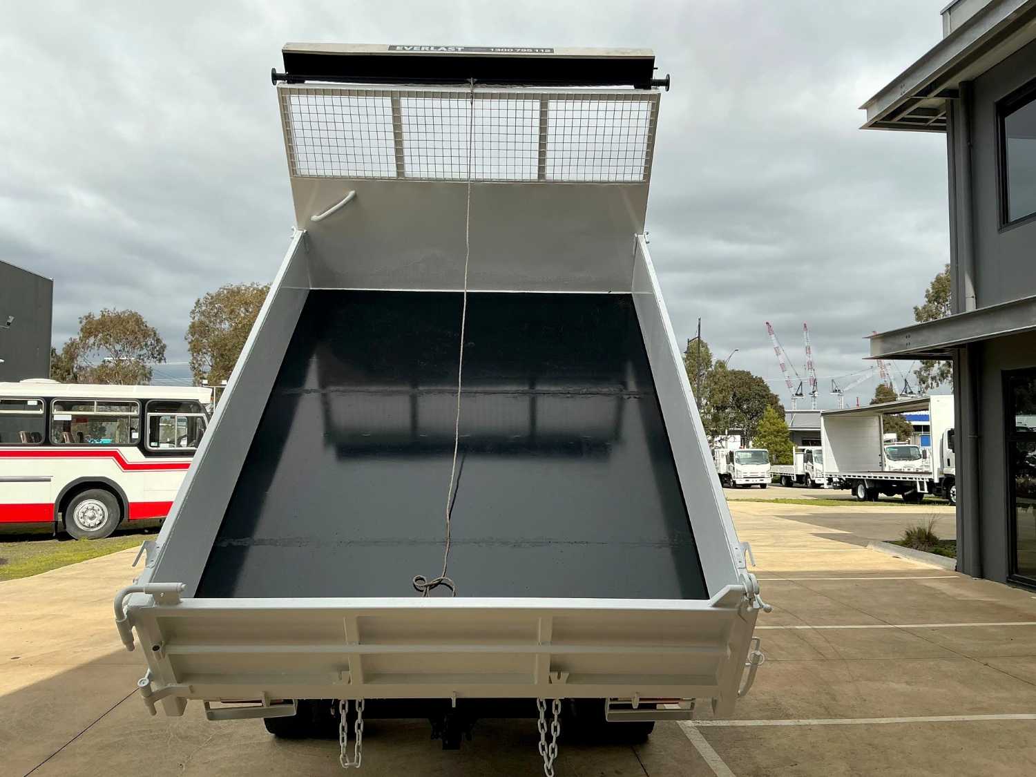 2015 ISUZU NPR300 DUAL CAB TIPPER