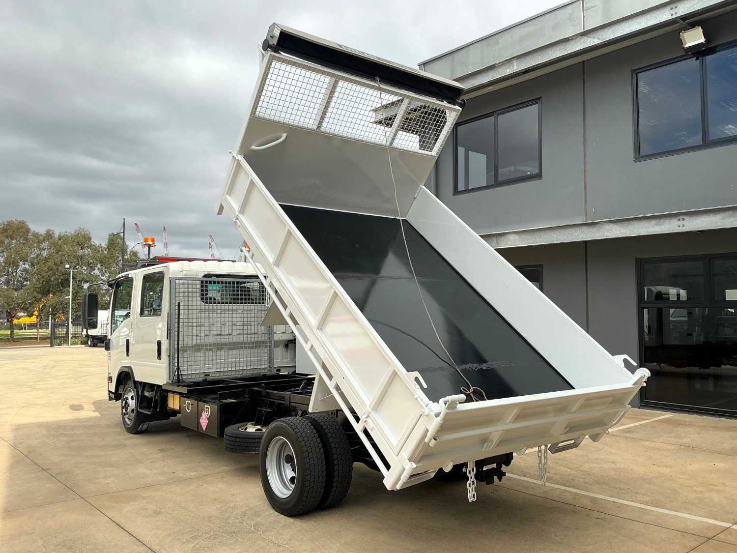 2015 ISUZU NPR300 DUAL CAB TIPPER