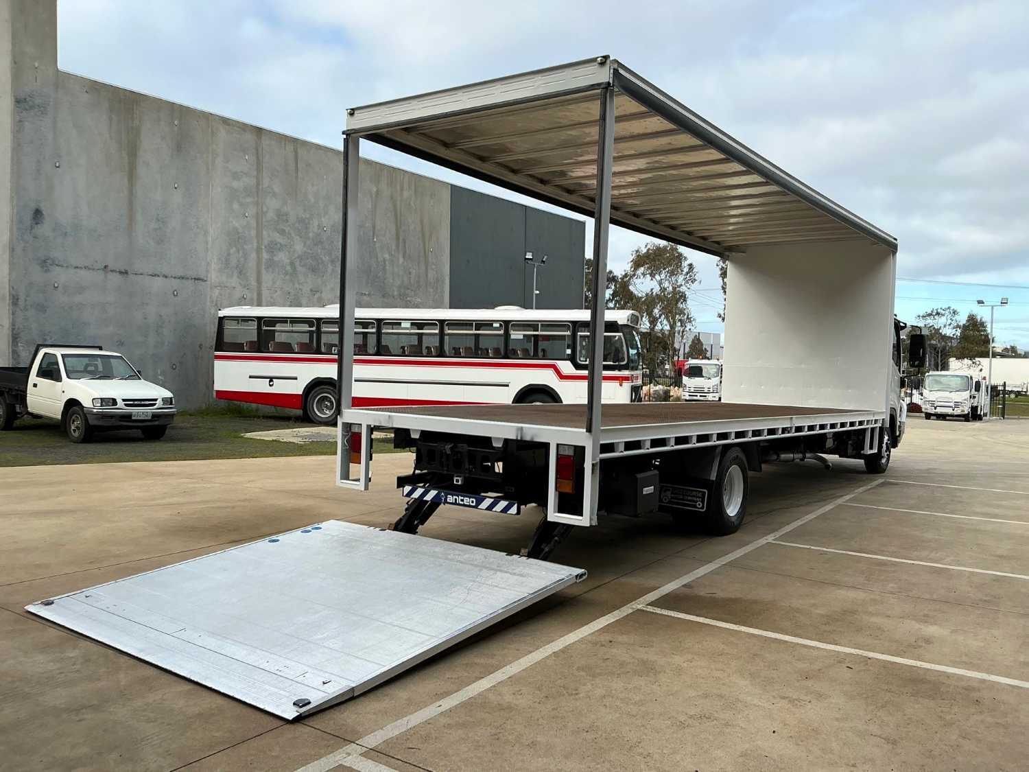 2015 ISUZU FRR500 CURTAINSIDER