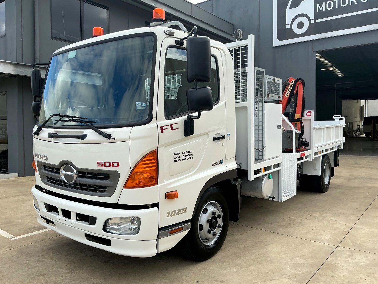 2014 Hino FC500 Service Body/Tipper