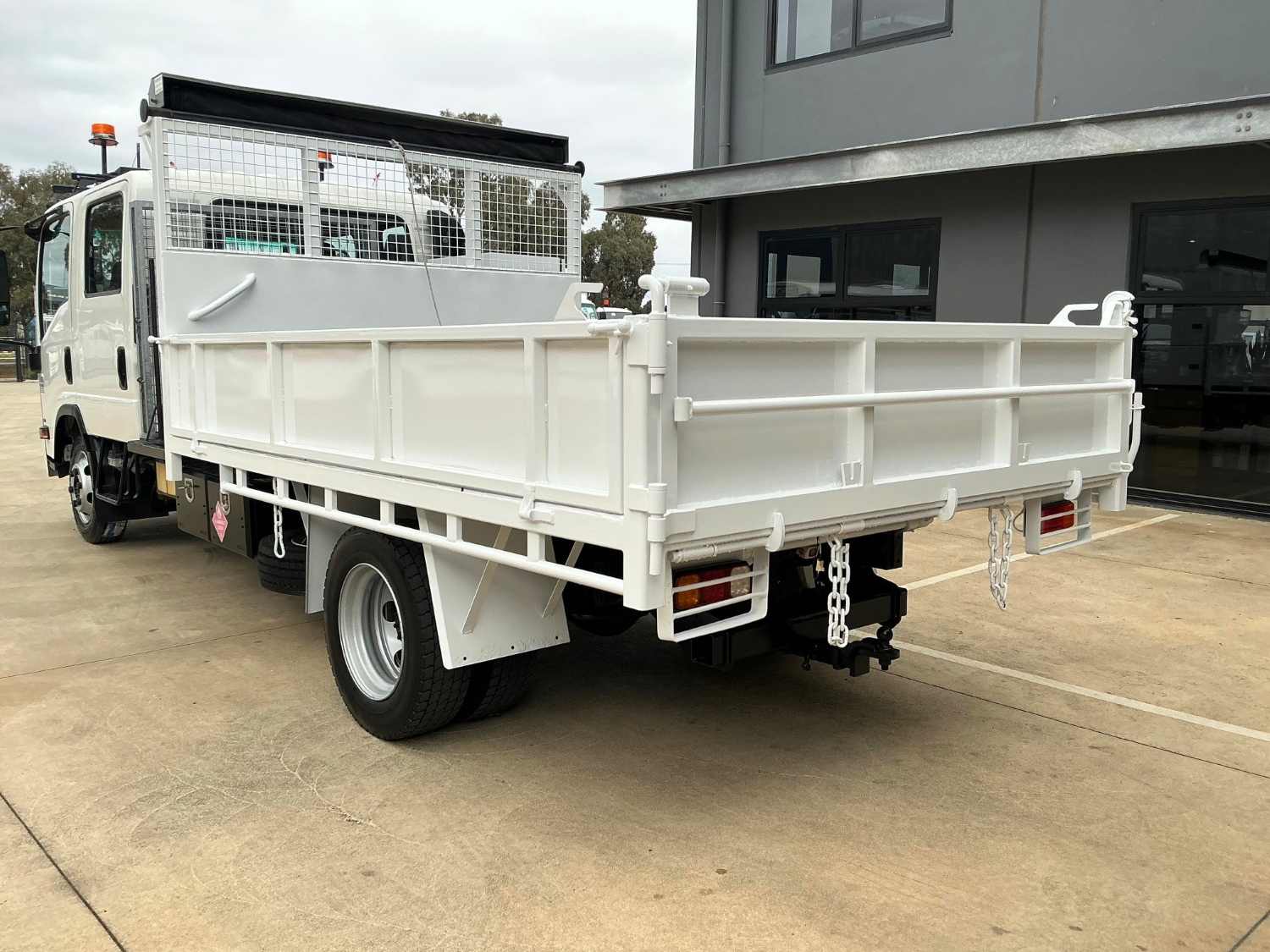 2015 ISUZU NPR300 DUAL CAB TIPPER