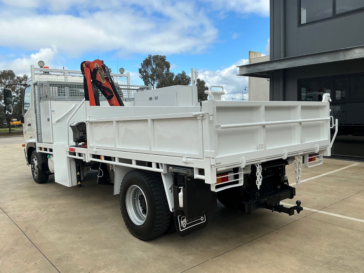 2014 Hino FC500 Service Body/Tipper