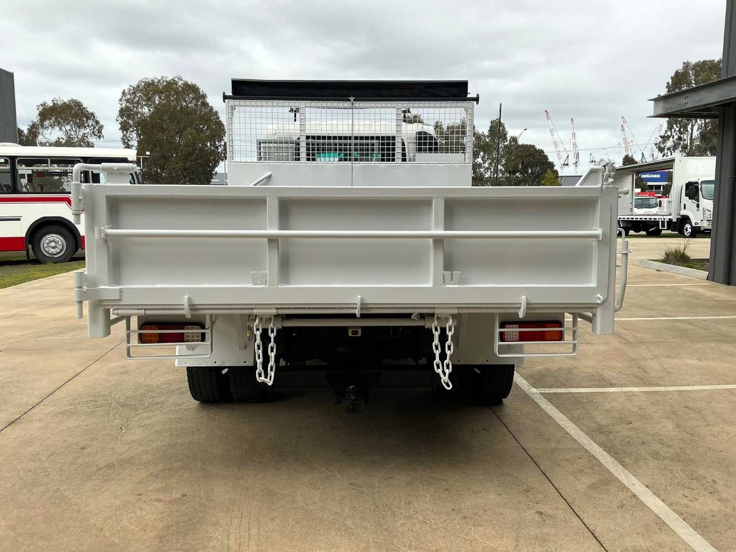 2015 ISUZU NPR300 DUAL CAB TIPPER
