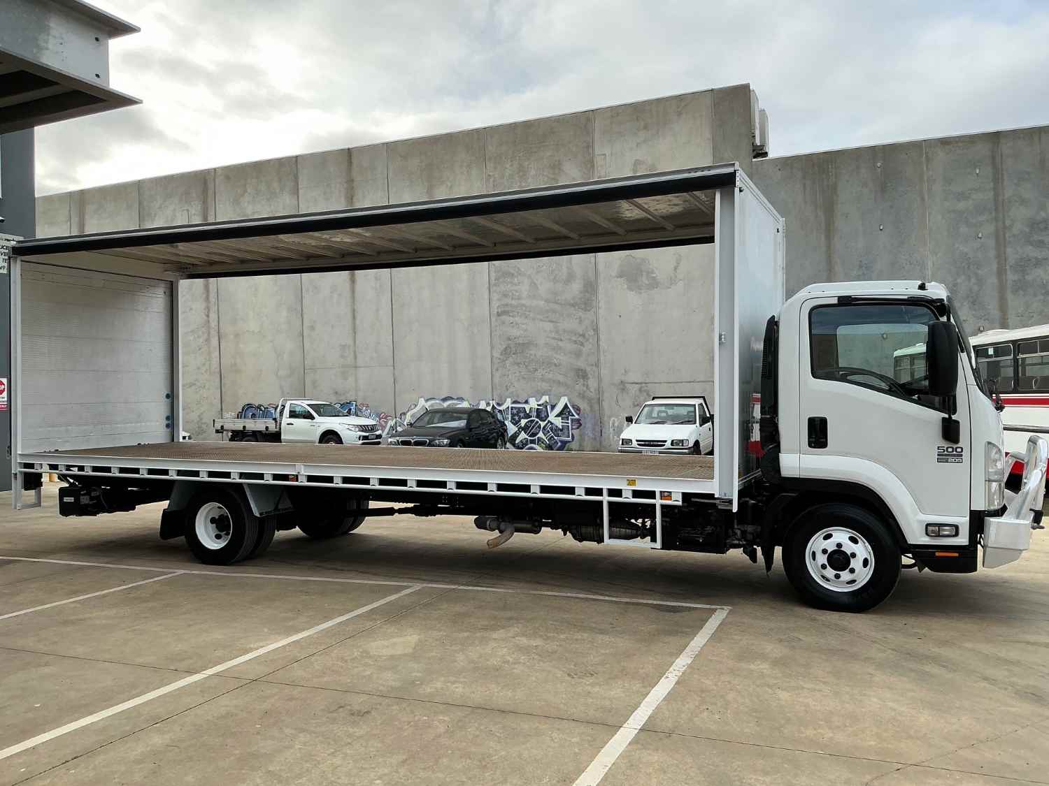 2015 ISUZU FRR500 CURTAINSIDER