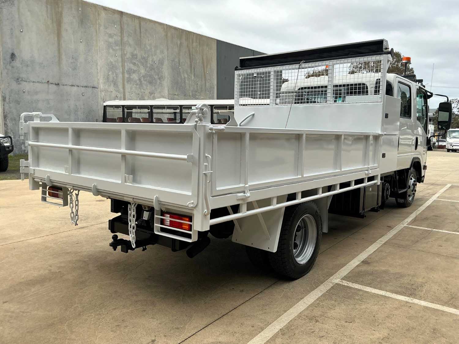 2015 ISUZU NPR300 DUAL CAB TIPPER