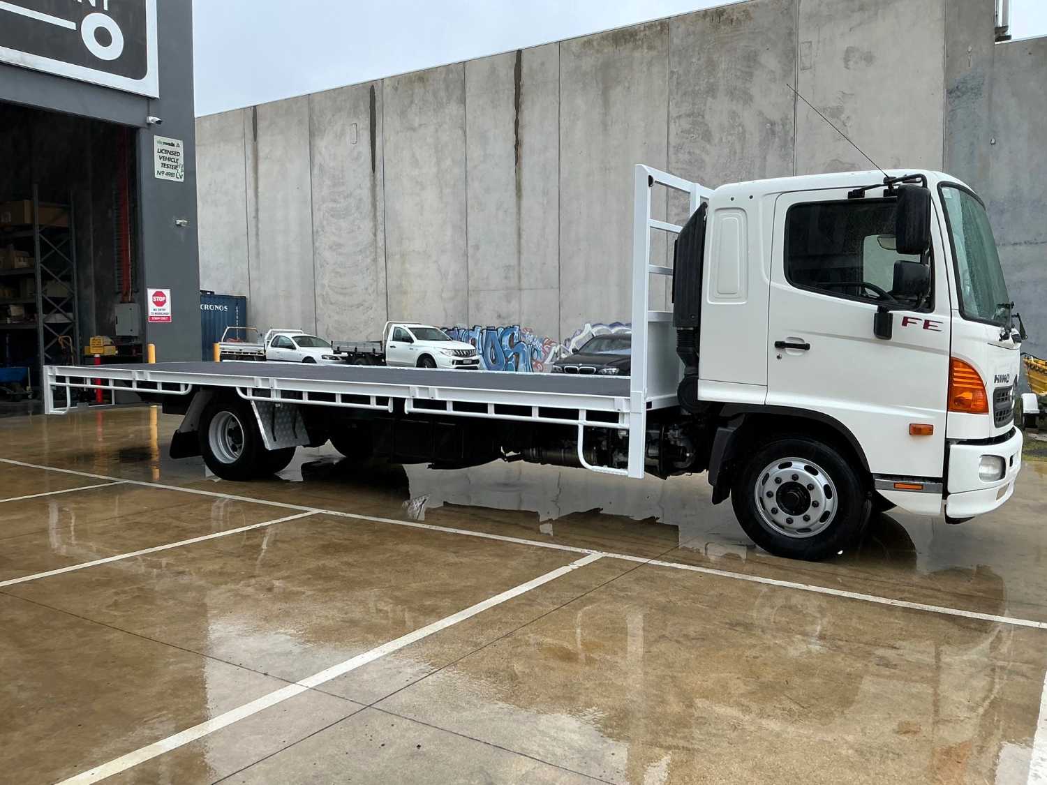 2016 HINO FE TRAY