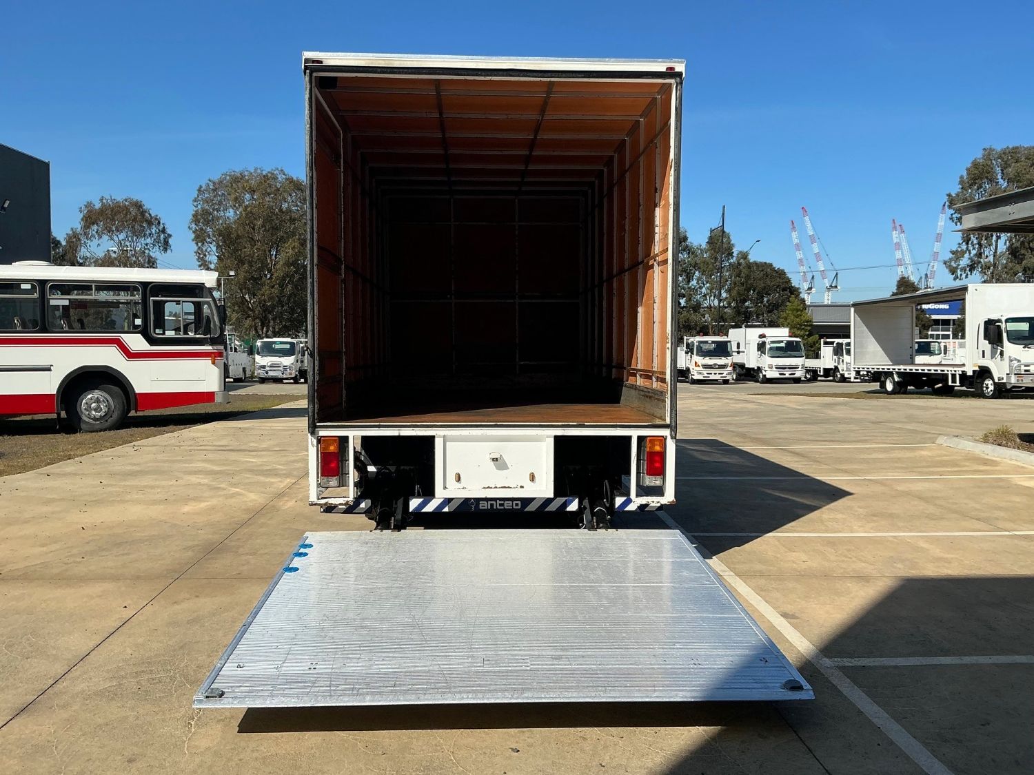 2016 HINO 300 PANTECH