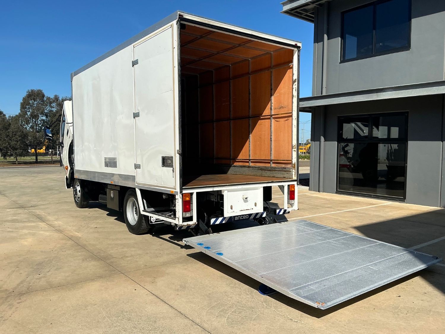 2016 HINO 300 PANTECH